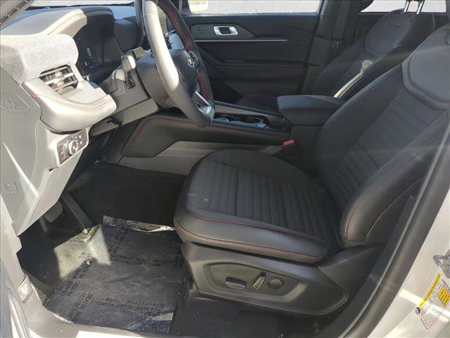 New 2025 Ford Explorer ST-Line w/ ST-Line Street Pack image 4
