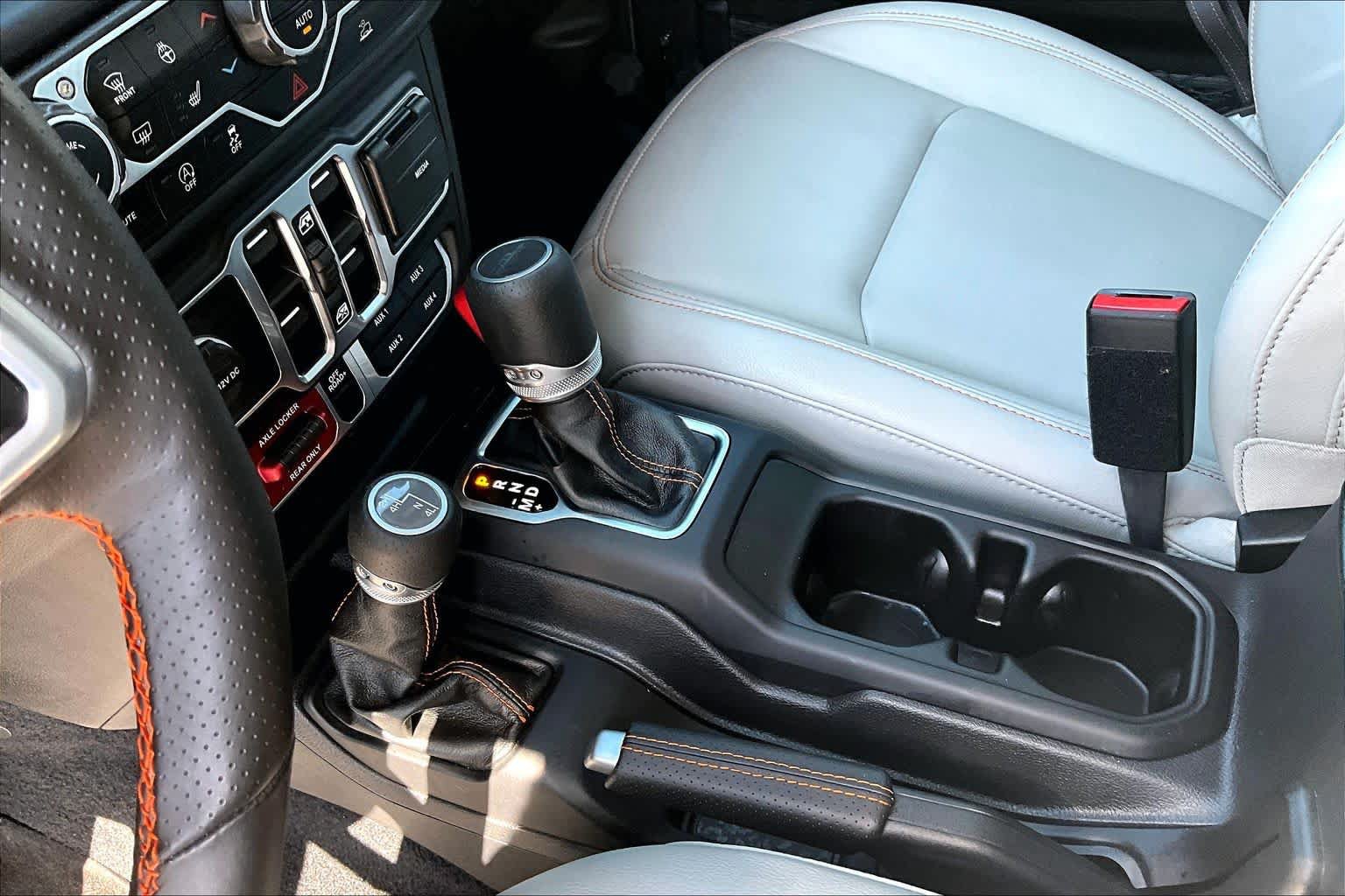 Used 2023 Jeep Gladiator Mojave w/ LED Lighting Group AWD/4WD image 17