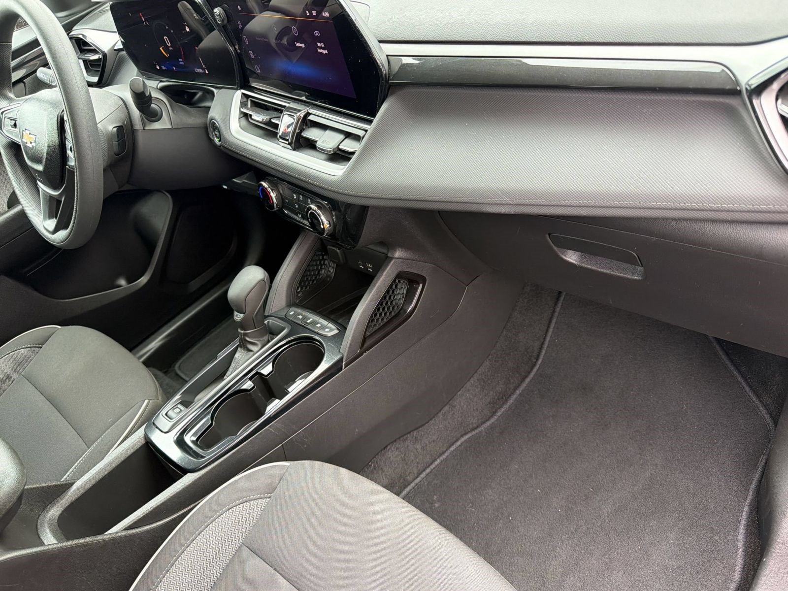 Used 2025 Chevrolet TrailBlazer LT FWD image 35