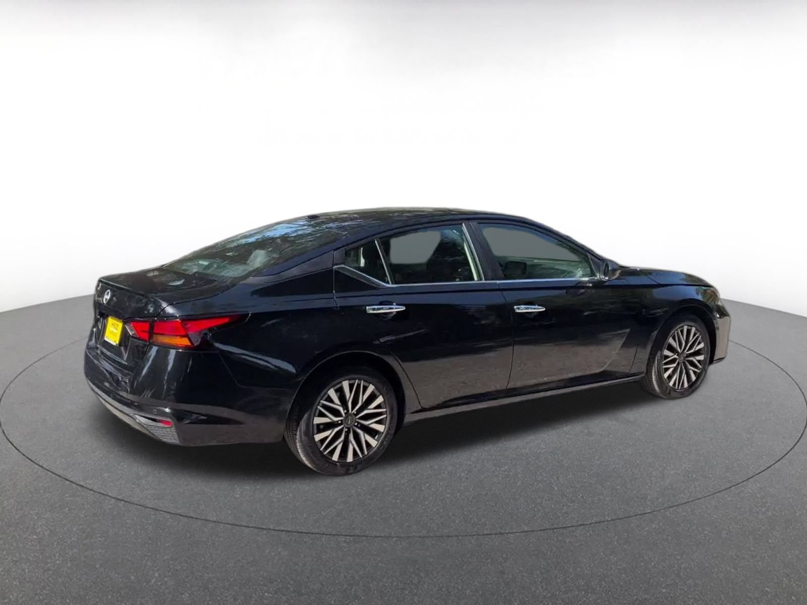 Used 2025 Nissan Altima 2.5 SV FWD image 12