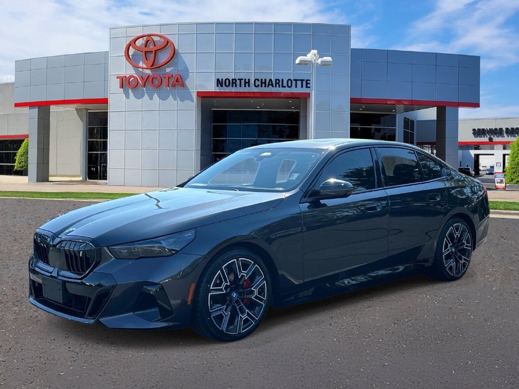 Used 2024 BMW i5 eDrive40i w/ M Sport Package RWD image 3