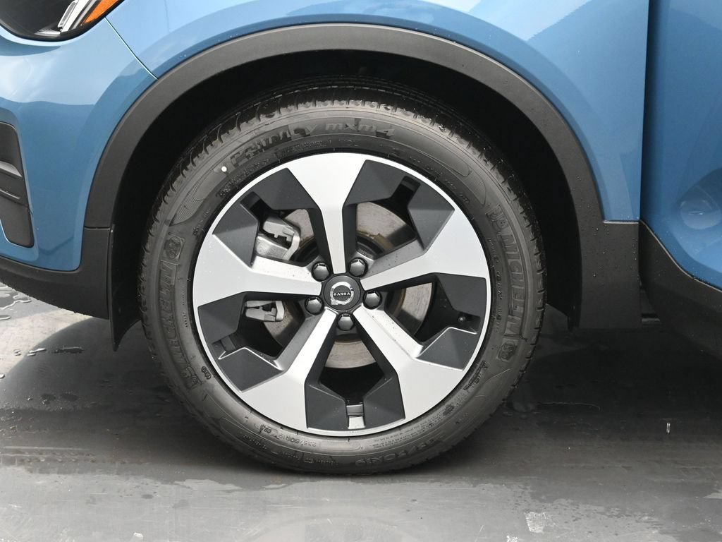 New 2025 Volvo XC40 B5 Core w/ Climate Package AWD/4WD image 30