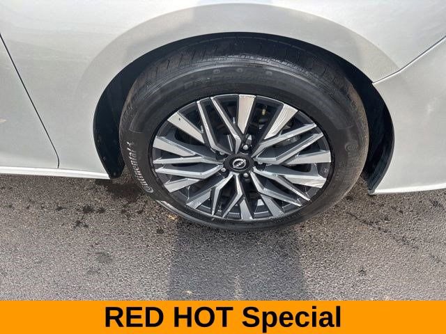 Used 2024 Nissan Altima 2.5 SV image 40