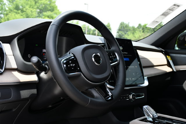 New 2026 Volvo XC90 B6 Plus w/ Protection Package Premier AWD/4WD image 12