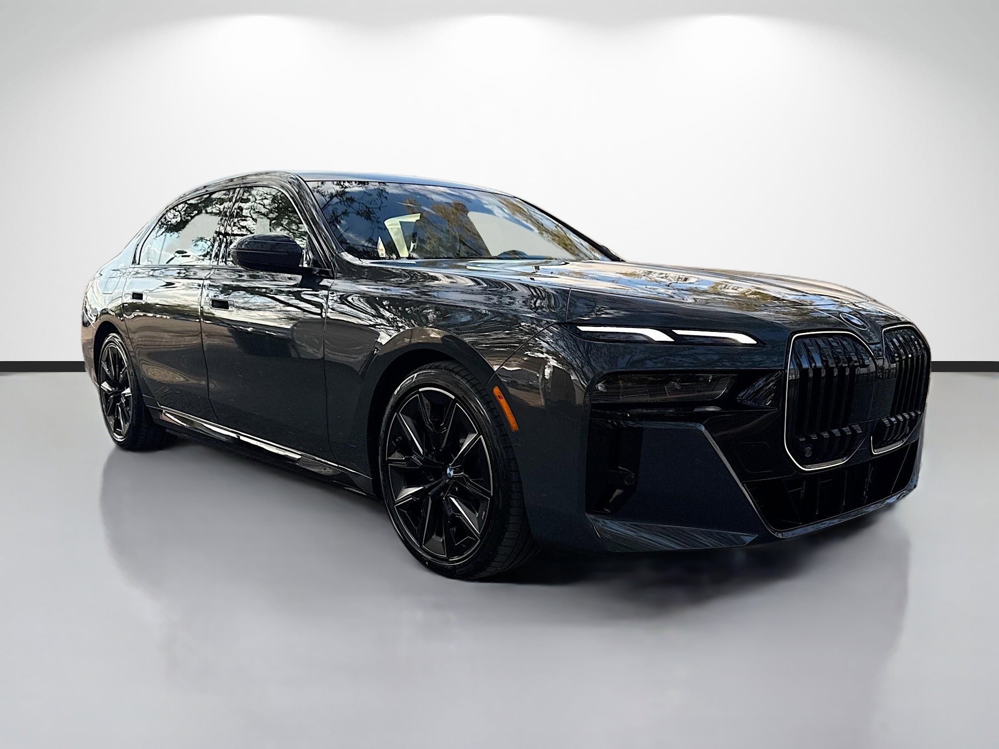 New 2026 BMW 750e xDrive AWD/4WD image 1