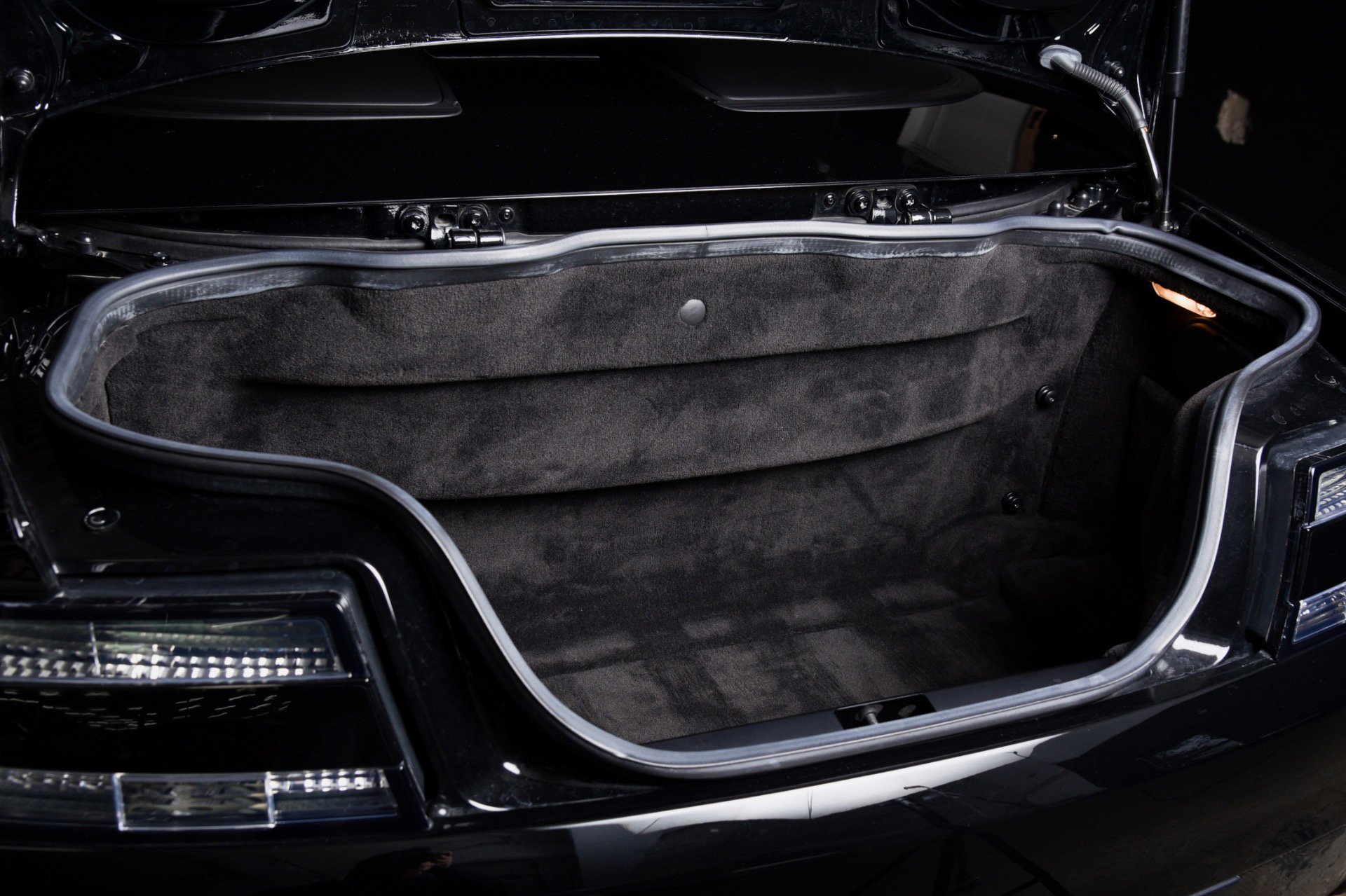 Used 2017 Aston Martin V12 Vantage S image 30