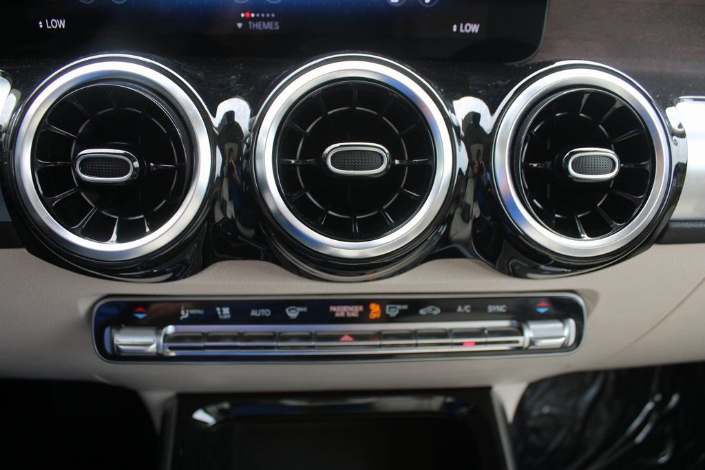 Used 2023 Mercedes-Benz GLB 250 image 39