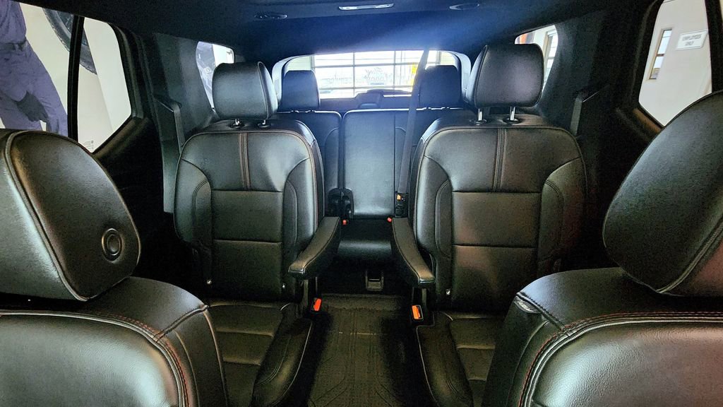 Used 2023 Chevrolet Traverse RS image 42