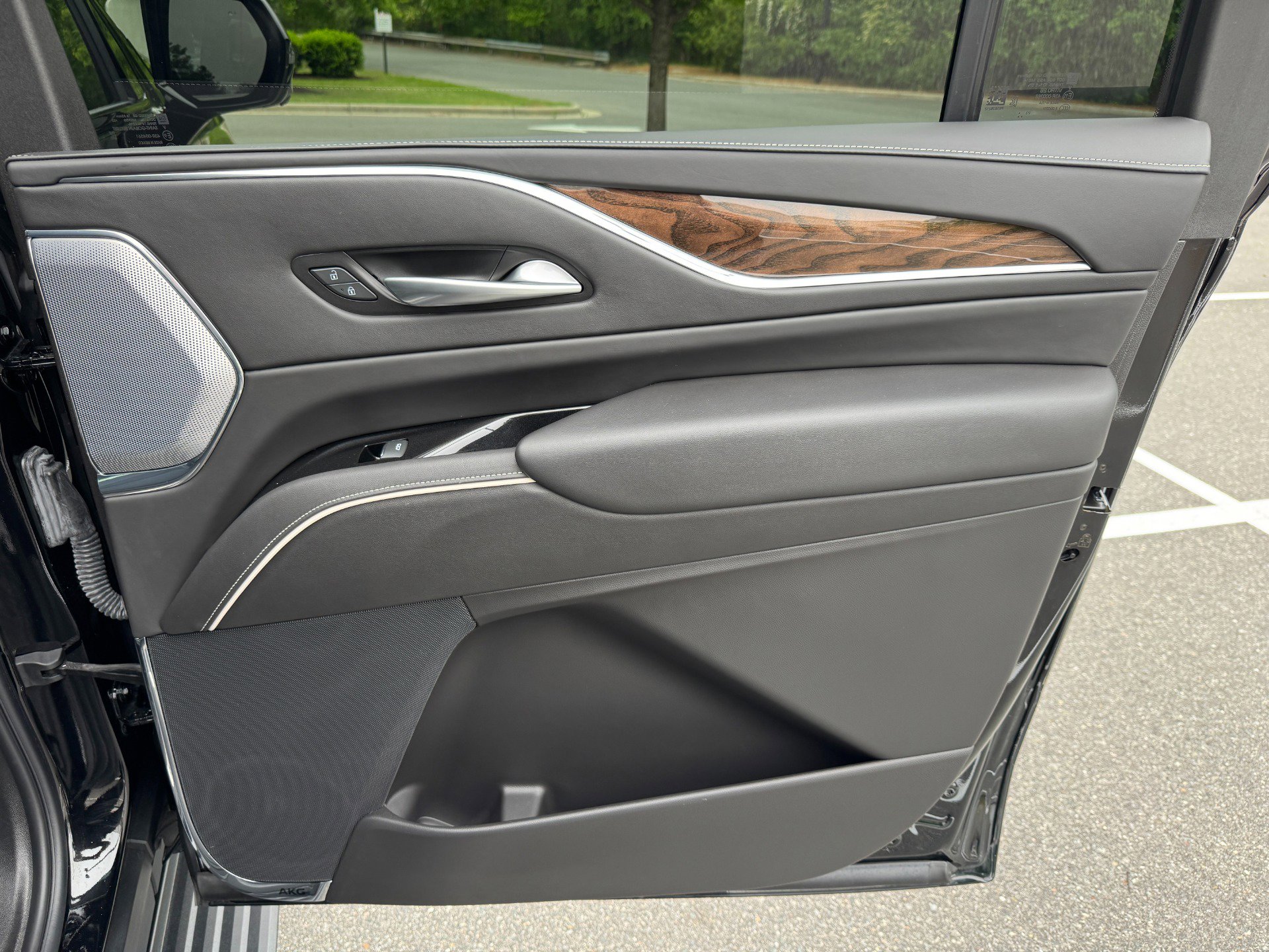 Used 2024 Cadillac Escalade ESV Sport Platinum w/ LPO, ONYX Package image 60