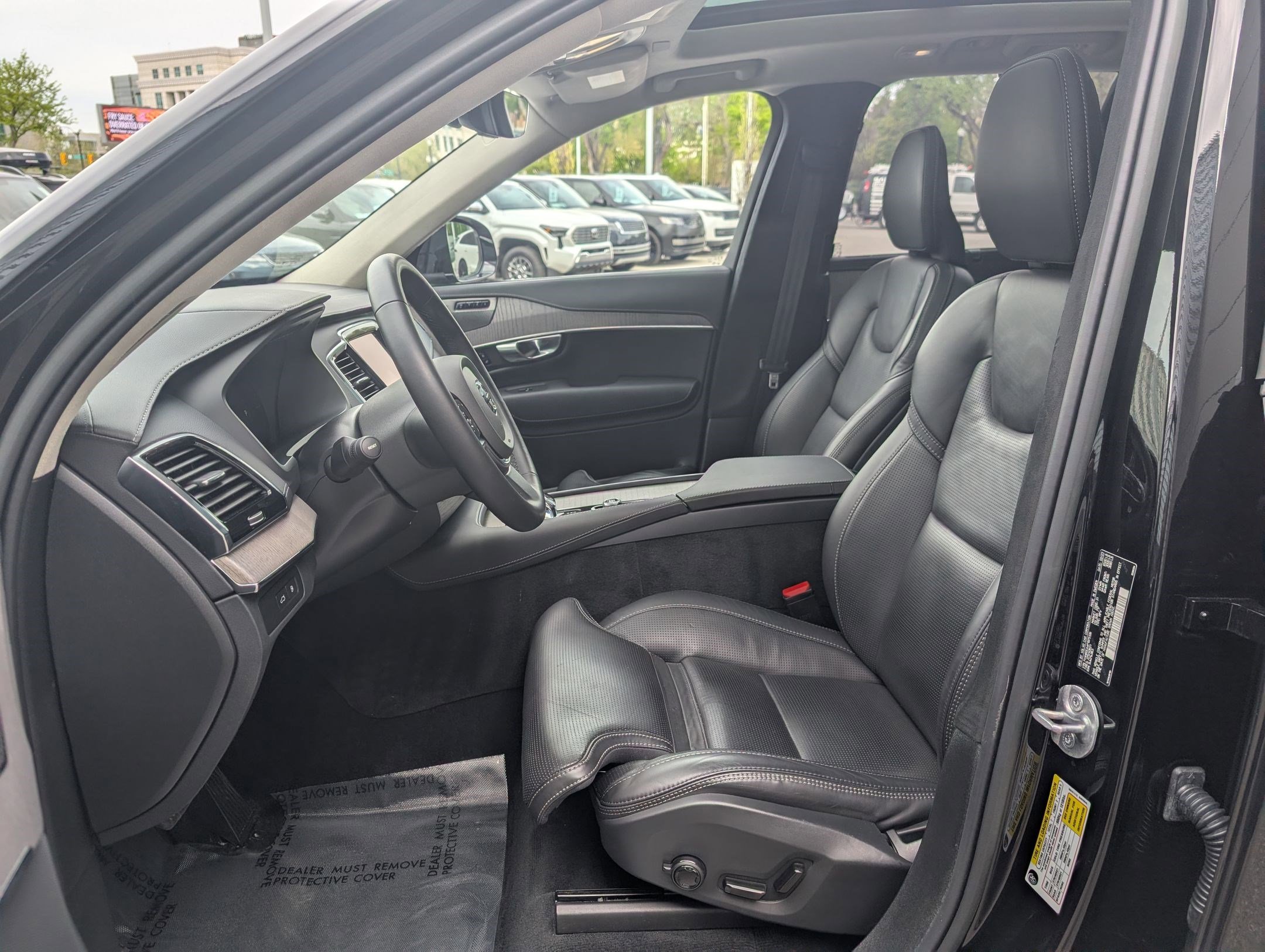 Used 2023 Volvo XC90 T8 Ultimate w/ Lounge Package AWD/4WD image 15