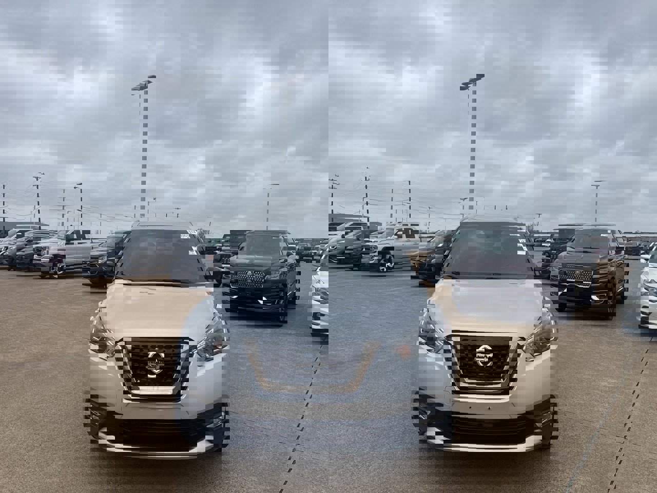 Used 2019 Nissan Kicks SR image 4