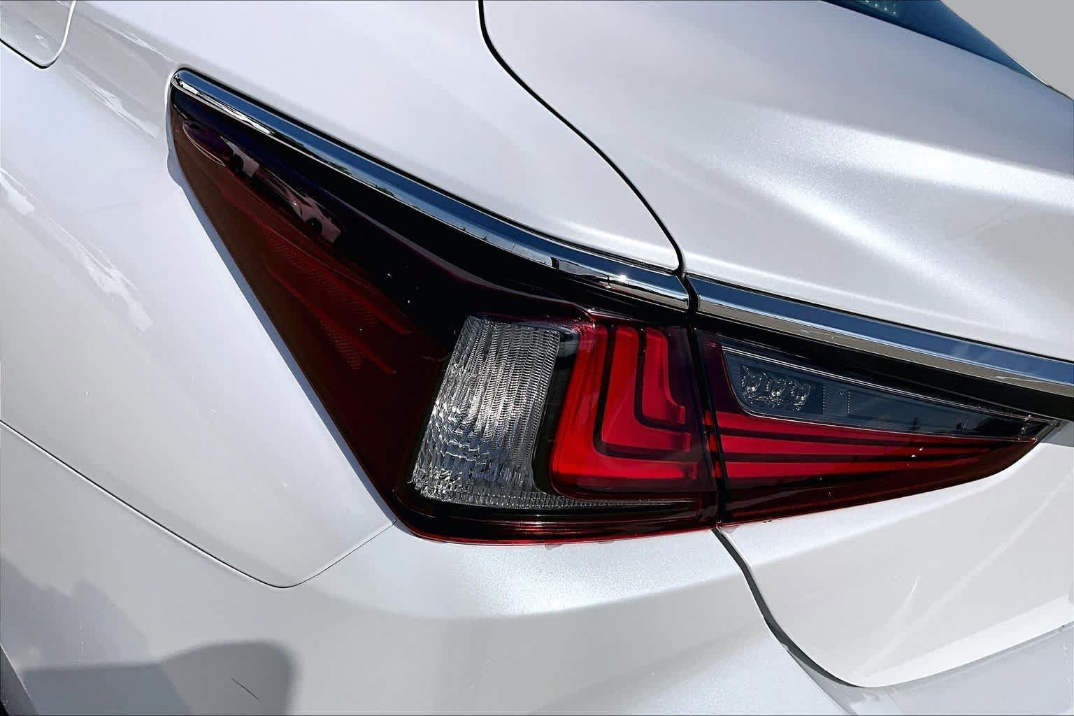 Used 2019 Lexus ES 350 w/ Premium Package FWD image 29