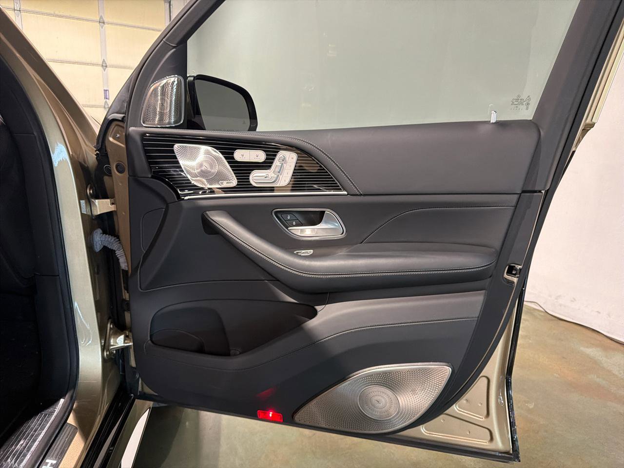 Used 2023 Mercedes-Benz Maybach GLS 600 4MATIC image 41