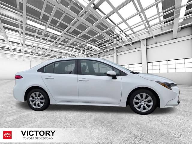Used 2024 Toyota Corolla LE FWD image 2