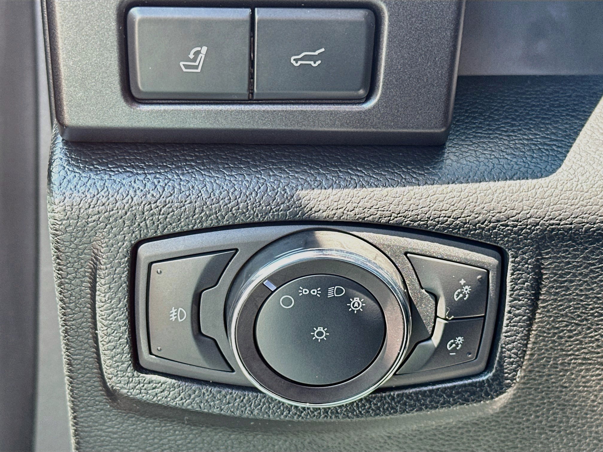 Used 2020 Ford Expedition Limited w/ Equipment Group 303A AWD/4WD image 16