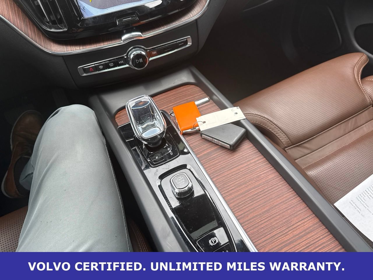 Certified 2023 Volvo XC60 B5 Ultimate w/ Climate Package AWD/4WD image 28