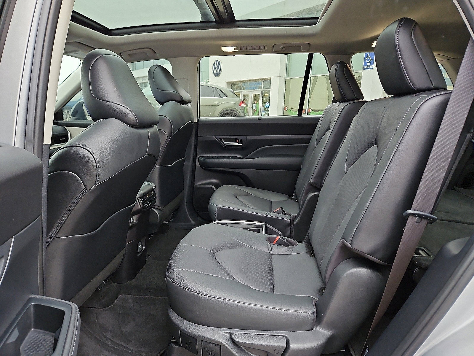 Used 2024 Toyota Grand Highlander Limited image 9