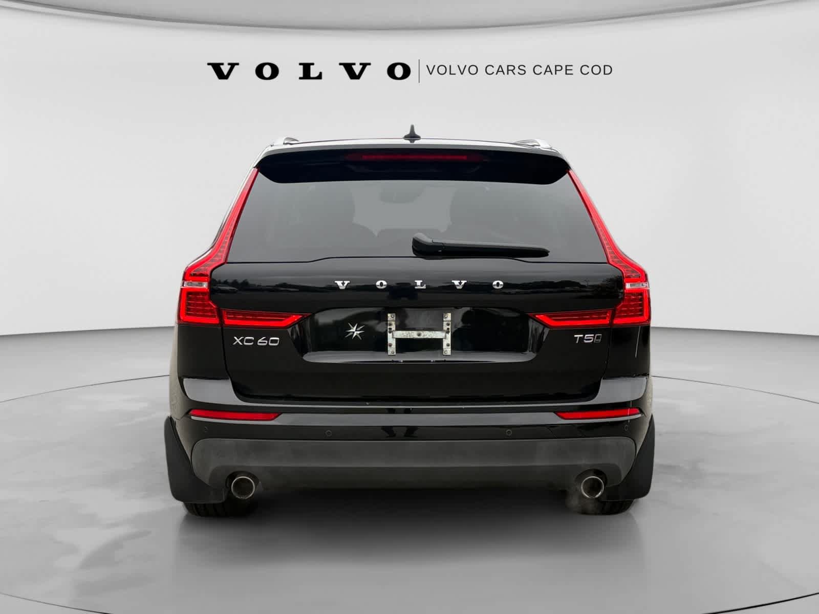 Used 2019 Volvo XC60 T5 Momentum w/ Protection Package AWD/4WD image 6