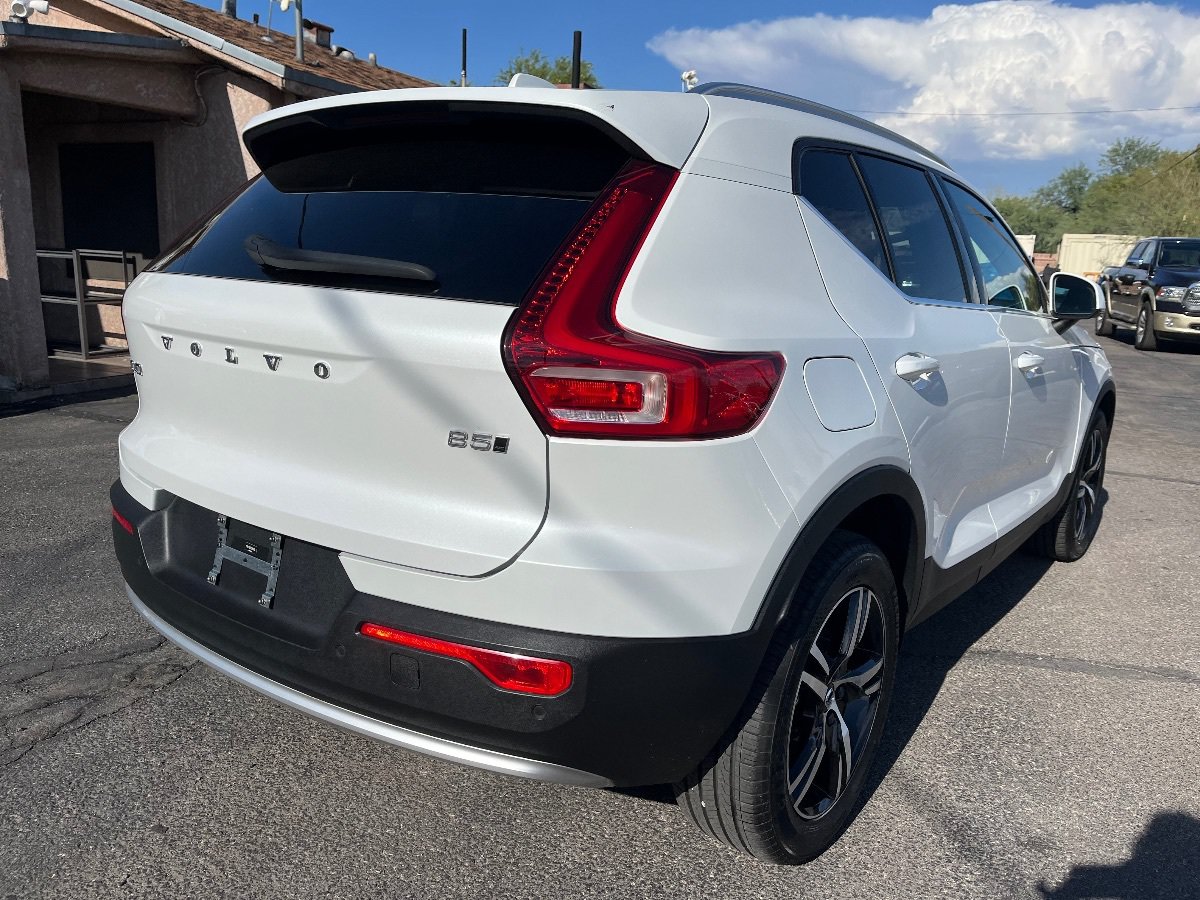 Used 2023 Volvo XC40 B5 Plus AWD/4WD image 5