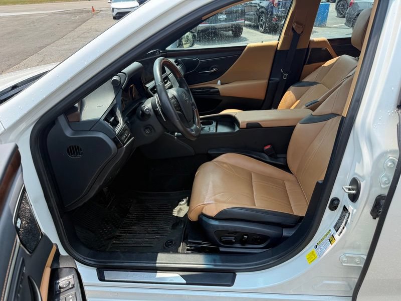 Used 2024 Lexus ES 300h w/ Accessory Package (Z1) FWD image 9