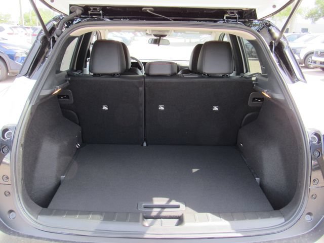 New 2026 Nissan Kicks SR w/ Cold Weather Package FWD video 5