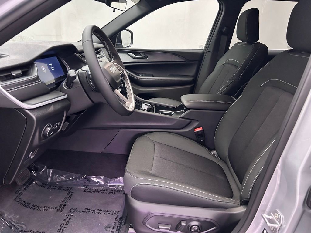 New 2025 Jeep Grand Cherokee Laredo X w/ Trailer Tow Package image 15