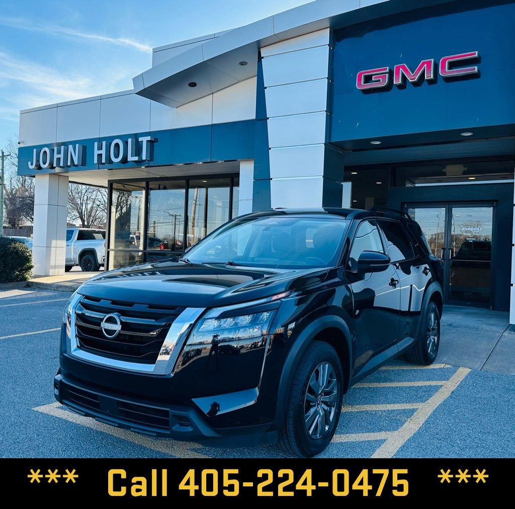 Used 2025 Nissan Pathfinder SV image 1