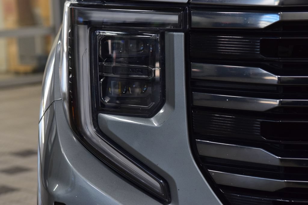 Used 2023 GMC Sierra 1500 AT4 w/ Technology Package AWD/4WD image 11