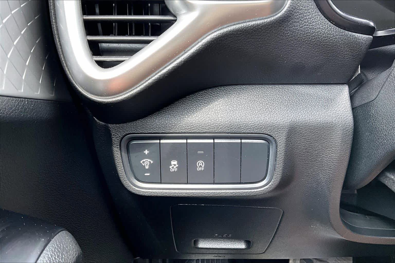 Used 2024 Kia Soul LX w/ Option Group 015 FWD image 32