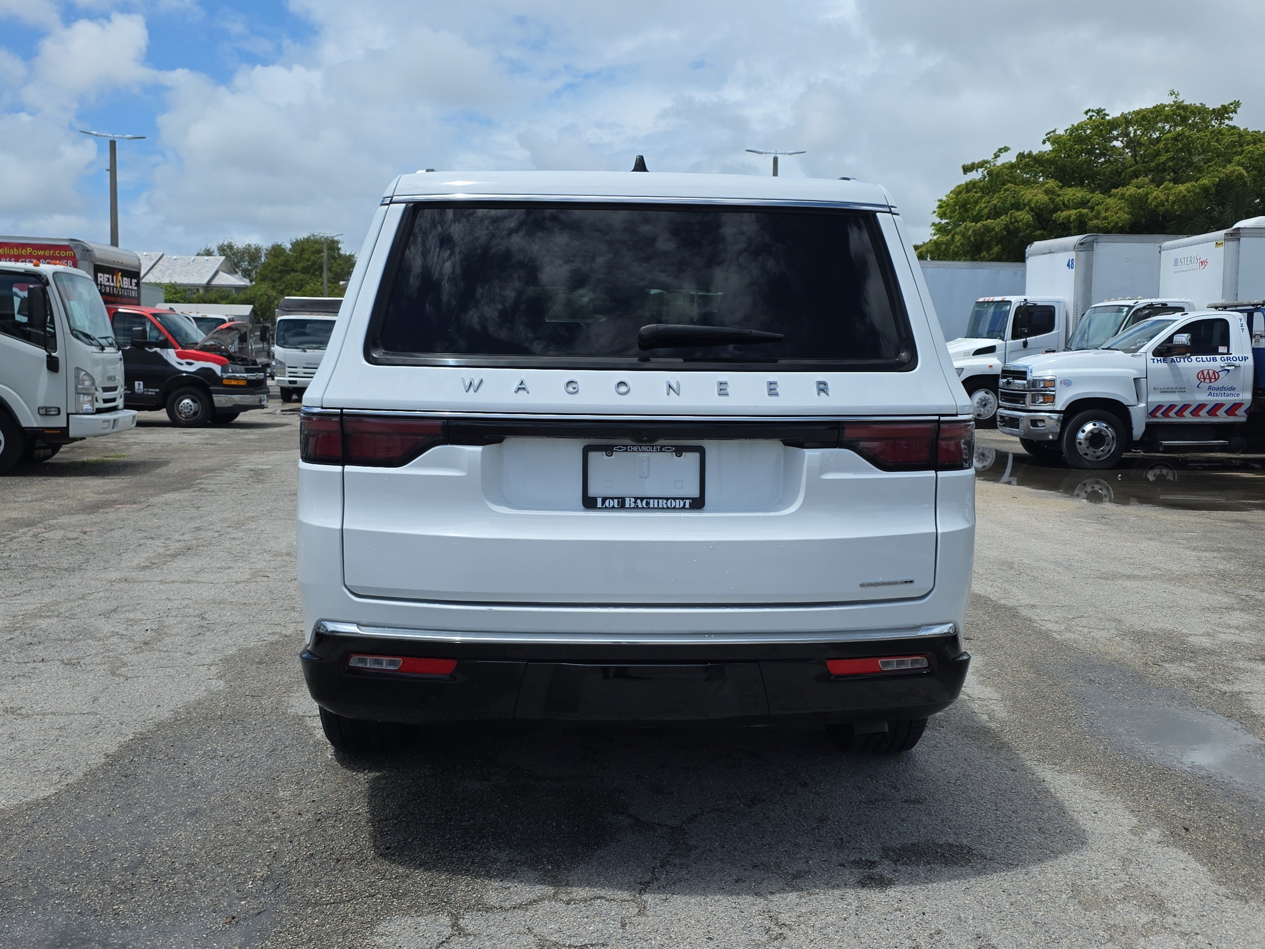 Used 2024 Jeep Wagoneer L Series II w/ Flexible Seating Group AWD/4WD image 6