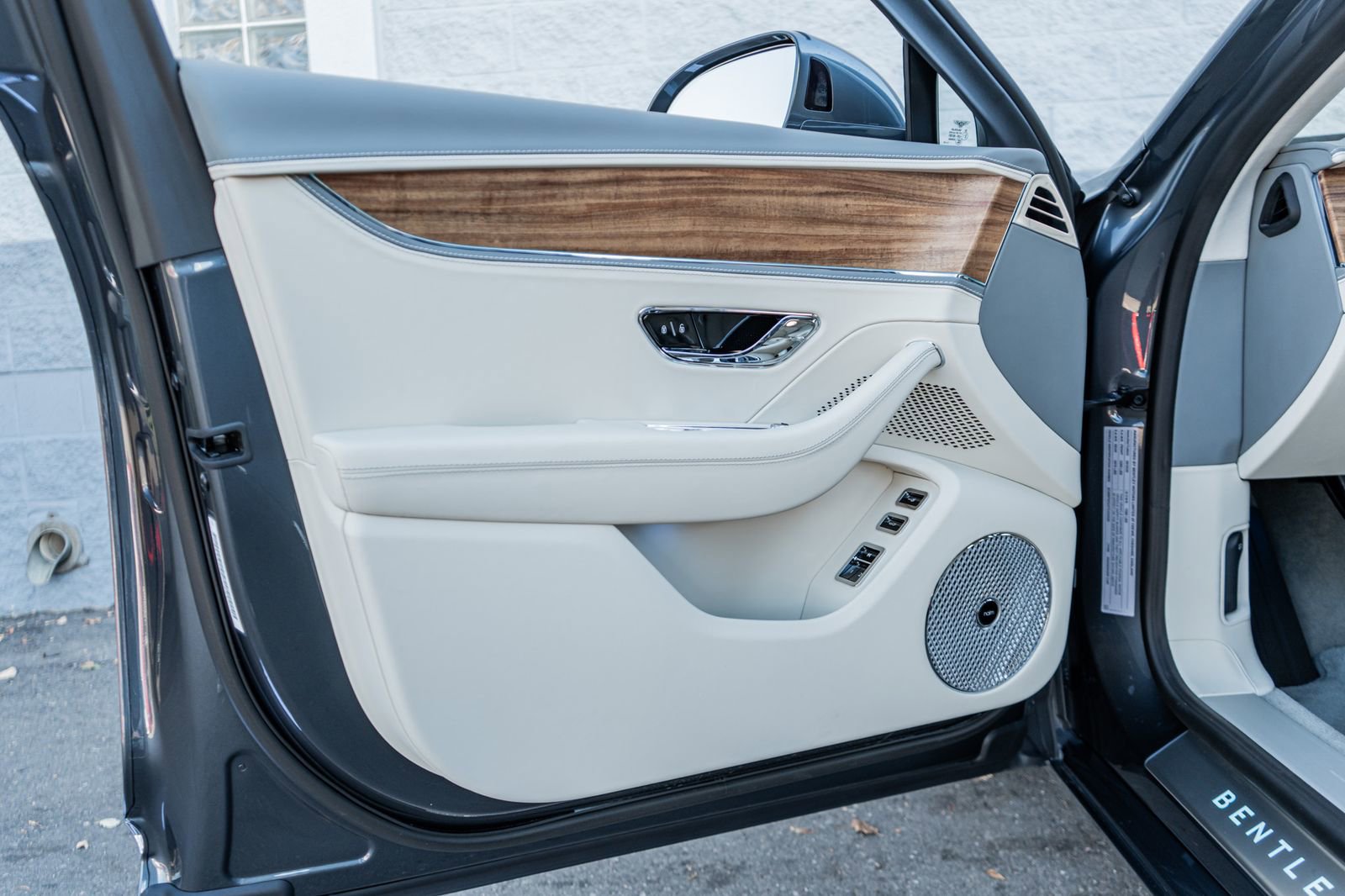 Certified 2026 Bentley Flying Spur Plug-In Hybrid image 23