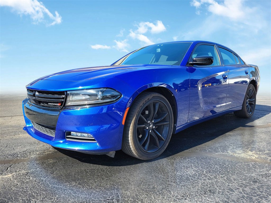 Used 2018 Dodge Charger SXT Plus w/ Blacktop Package image 2