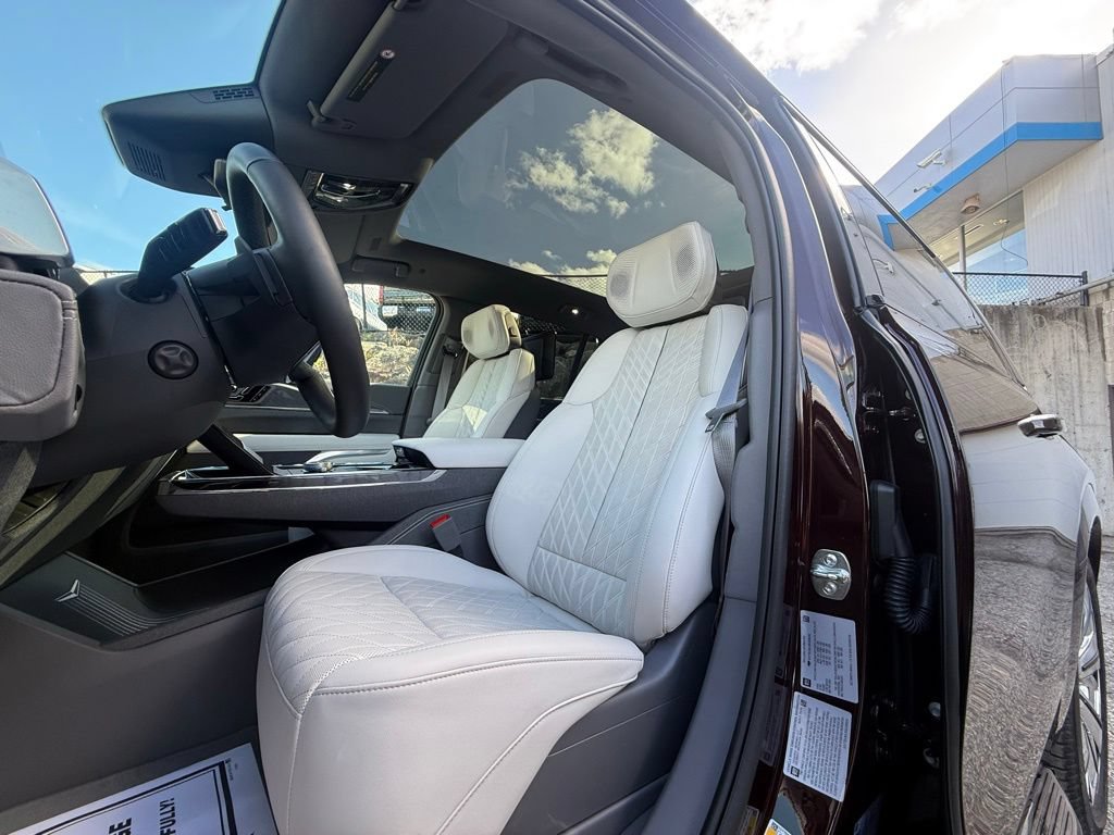 Used 2025 Cadillac Escalade IQ Luxury 1 w/ LPO, Radiant Package AWD/4WD image 15