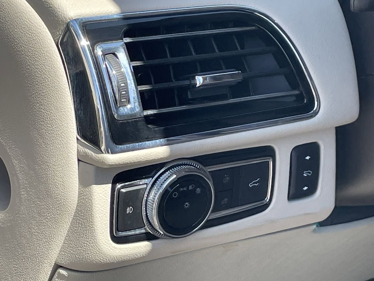 Used 2020 Lincoln Navigator Reserve w/ Luxury Package AWD/4WD image 24