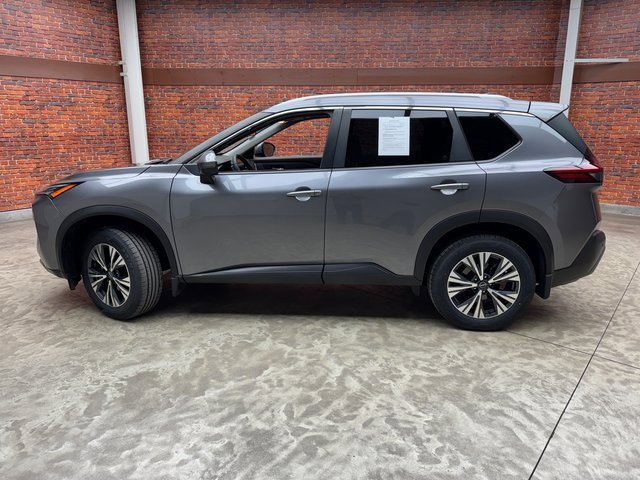 Used 2022 Nissan Rogue SV w/ SV Premium Package image 2