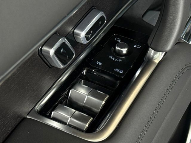 Certified 2026 Land Rover Range Rover SE image 26
