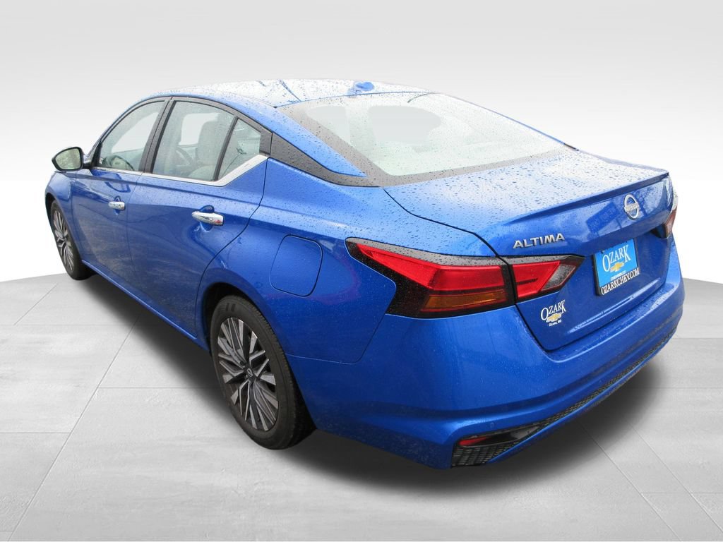Used 2025 Nissan Altima 2.5 SV FWD image 3