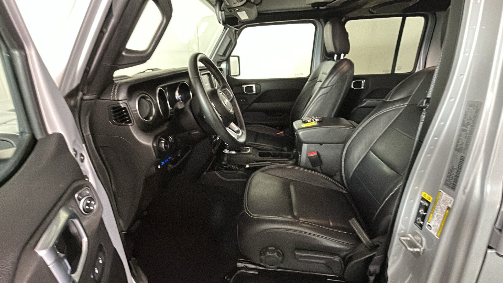 Used 2023 Jeep Wrangler Unlimited Sahara w/ Cold Weather Group AWD/4WD image 13