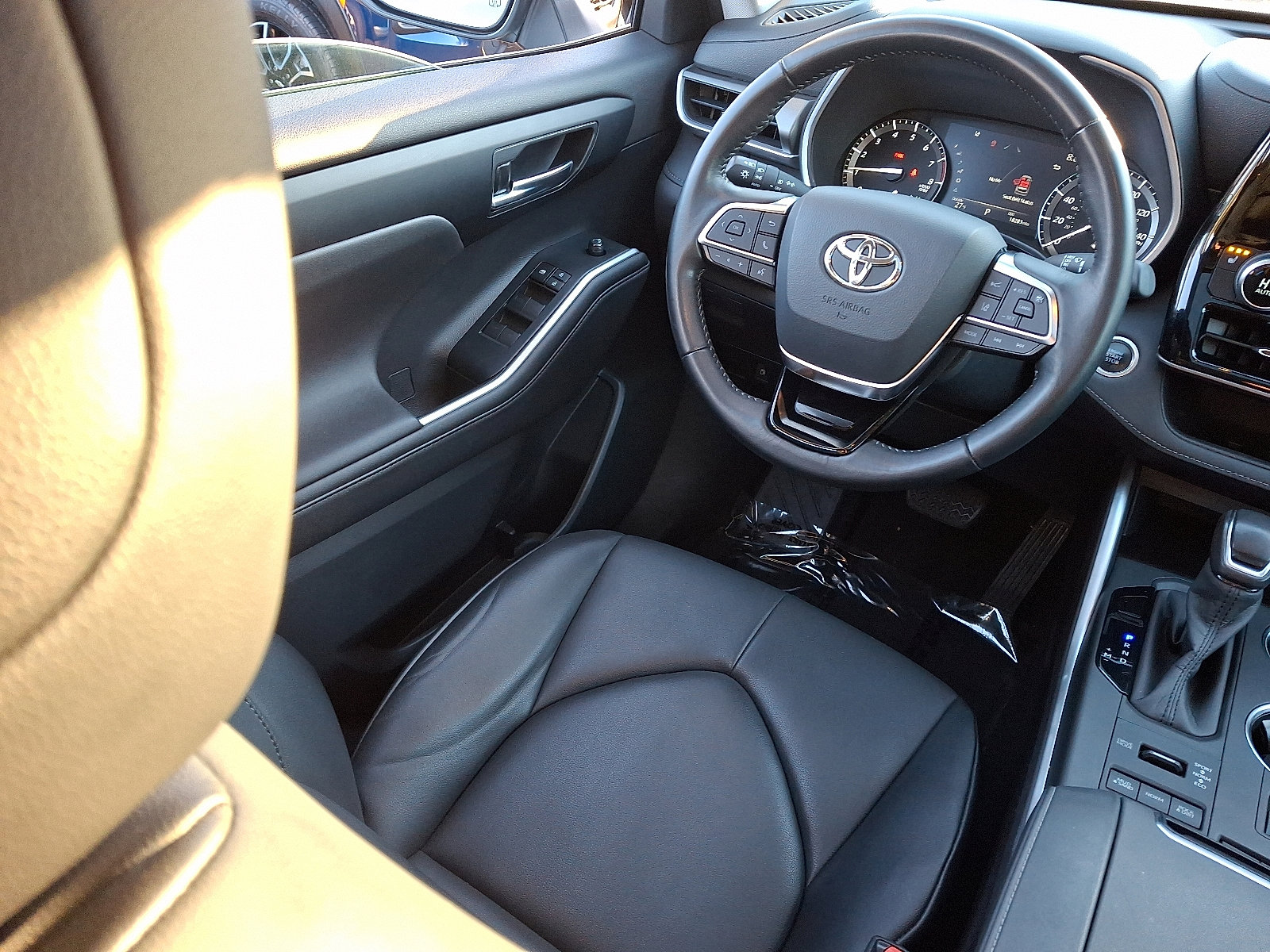 Used 2020 Toyota Highlander XLE image 14