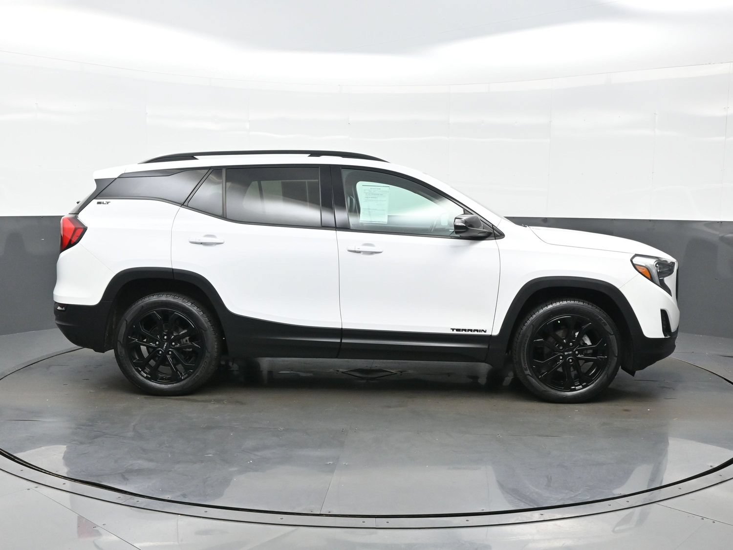 Used 2021 GMC Terrain SLT w/ Infotainment Package II AWD/4WD image 10