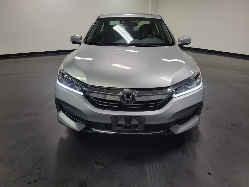 Used 2017 Honda Accord EX-L image 2