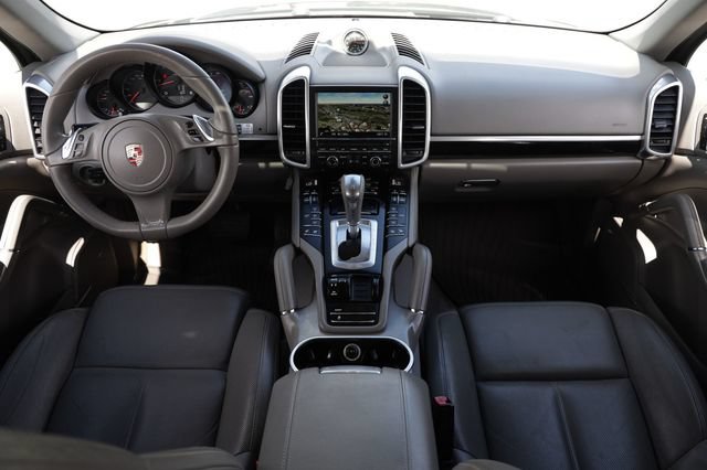Used 2014 Porsche Cayenne Diesel AWD/4WD image 2