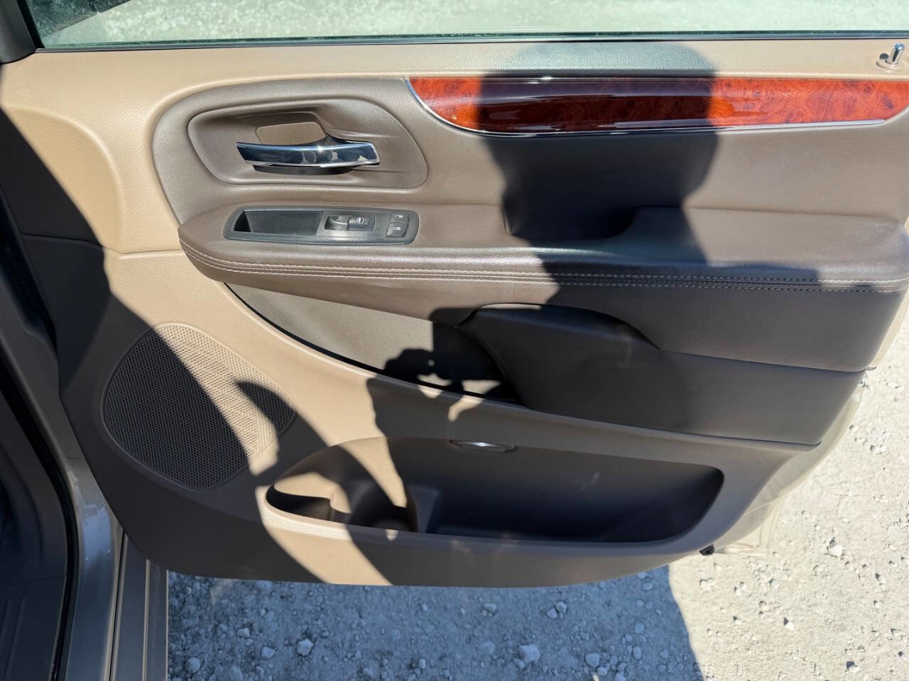 Used 2013 Chrysler Town & Country Touring-L w/ Driver Convenience Group FWD image 21
