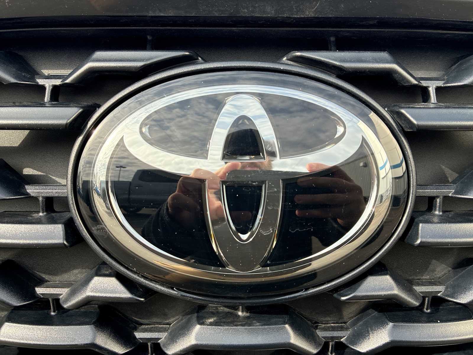 Used 2023 Toyota Corolla Cross LE image 30