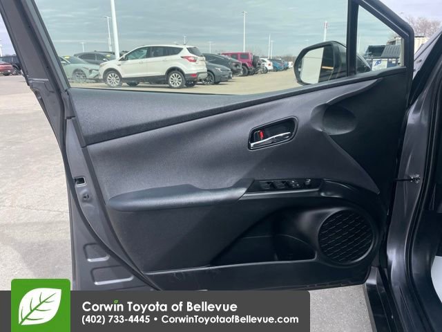 Used 2022 Toyota Prius L Eco image 18