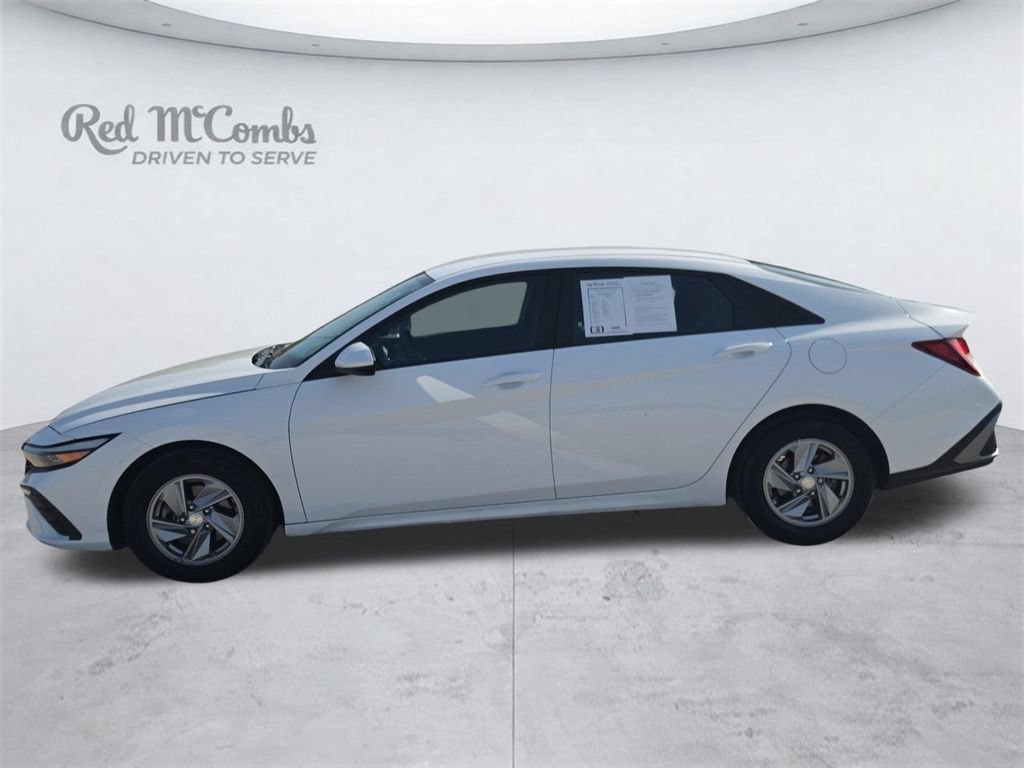 Certified 2024 Hyundai Elantra SE FWD image 2