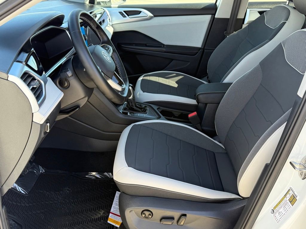 New 2026 Volkswagen Taos SE image 11