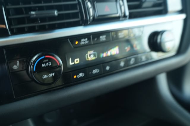 Used 2025 Nissan Pathfinder SL AWD/4WD image 36