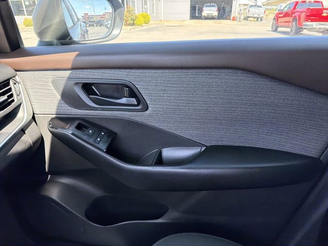 Used 2023 Nissan Rogue S FWD image 24