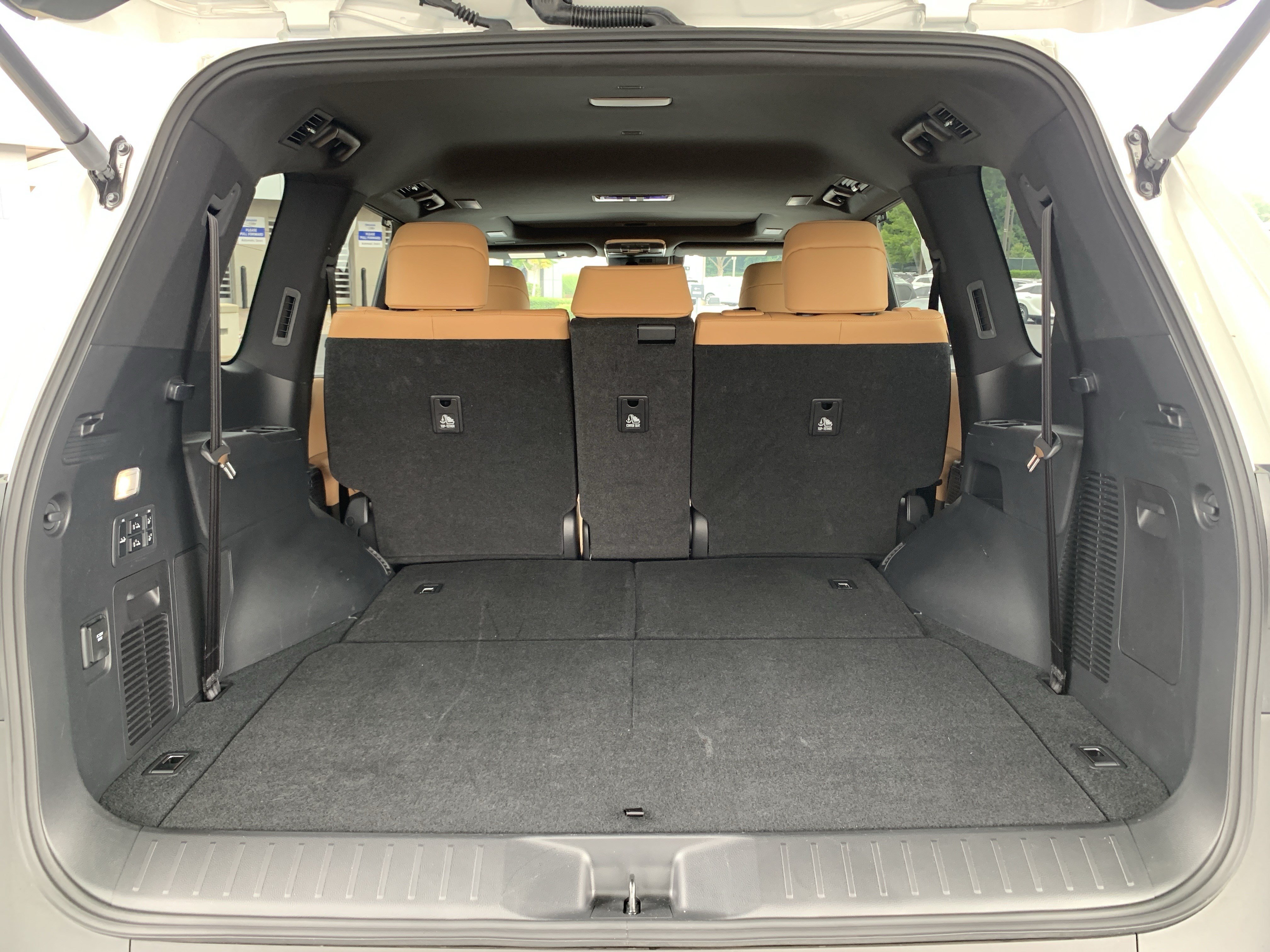Used 2025 Lexus LX 600 4WD w/ Accessory Package (2T) image 34